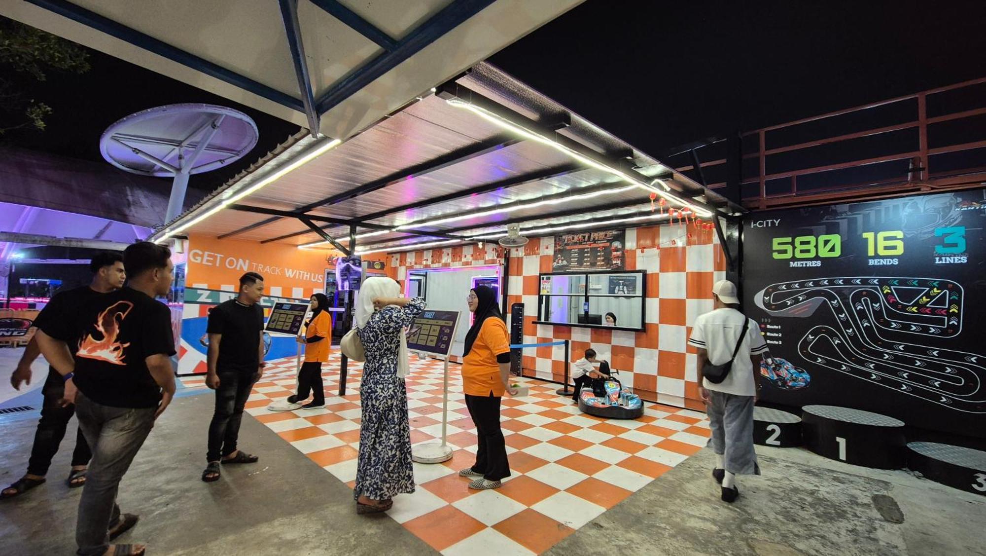 I-City Free Wifi 55Inch Smarttv Car Park Fit 5Pax 샤알람 외부 사진