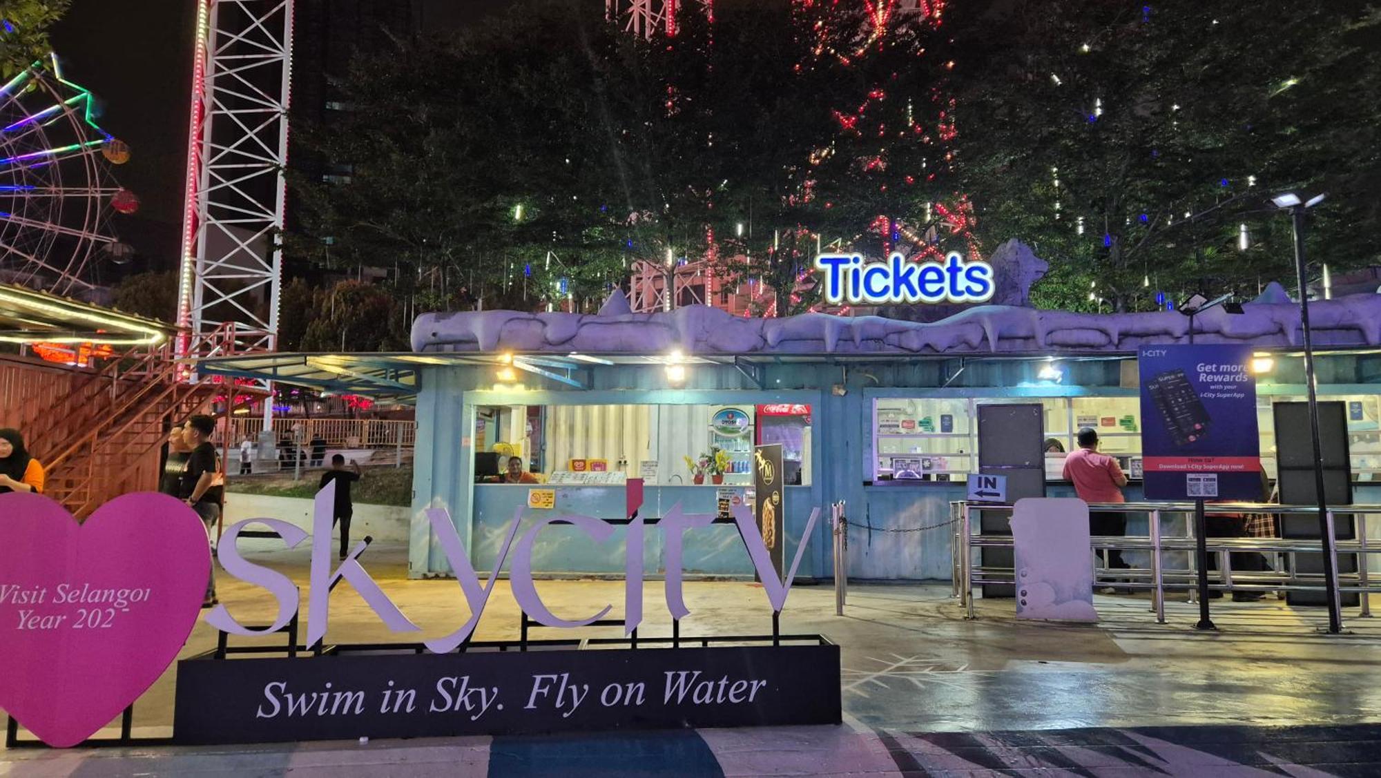 I-City Free Wifi 55Inch Smarttv Car Park Fit 5Pax 샤알람 외부 사진